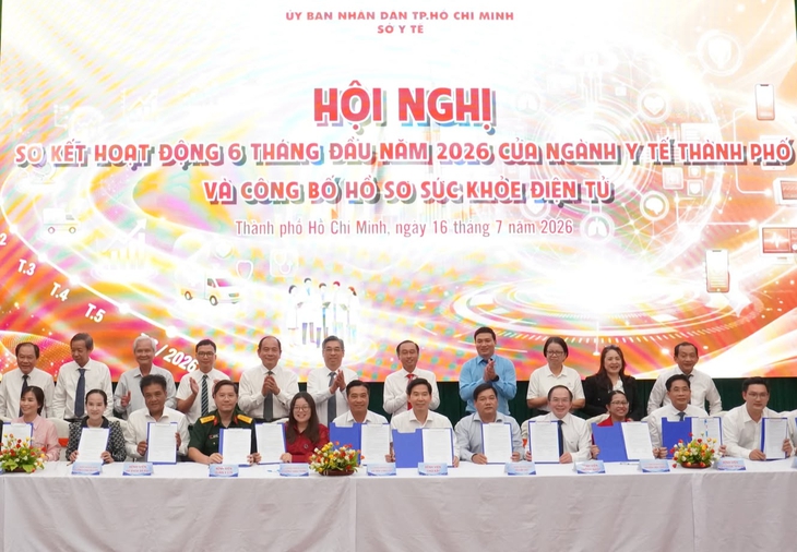 Ph&oacute; b&iacute; thư Th&agrave;nh ủy Nguyễn Phước Lộc ghi nhận chuyển biến t&iacute;ch cực của ng&agrave;nh y tế TP.HCM - Ảnh 2.