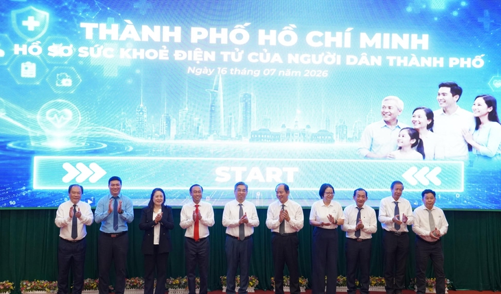 Ph&oacute; b&iacute; thư Th&agrave;nh ủy Nguyễn Phước Lộc ghi nhận chuyển biến t&iacute;ch cực của ng&agrave;nh y tế TP.HCM - Ảnh 1.