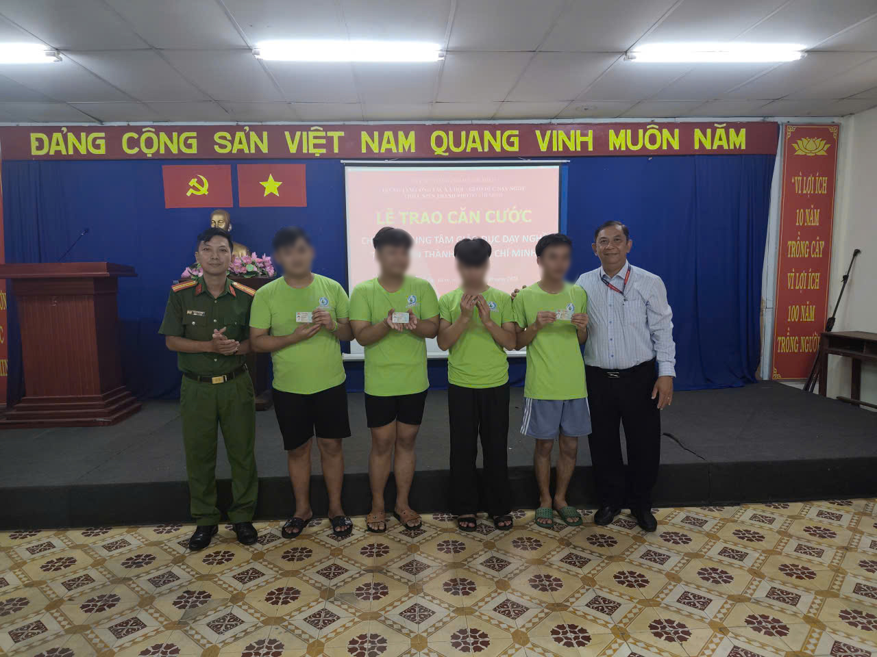 NHỮNG TẤM THẺ CĂN CƯỚC – CÁNH CỬA MỞ RA TƯƠNG LAI CHO CÁC EM NHỎ