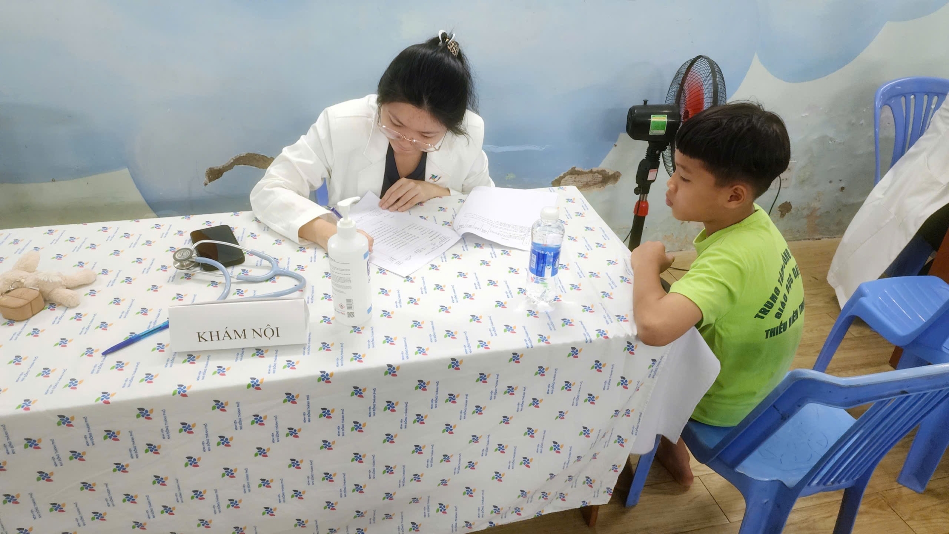 Ngày 02/6/2026 Trung tâm Công tác xã hội – Giáo dục dạy nghề Thiếu niên Thành phố Hồ Chí Minh phối hợp với Bệnh viện Nhi đồng Thành phố, CLB Nét Chữ Xinh và Công an phường Hạnh Thông phối hợp tổ chức chương trình “Ngày Hội Tuổi Thơ” cho 70 trẻ em của Trun