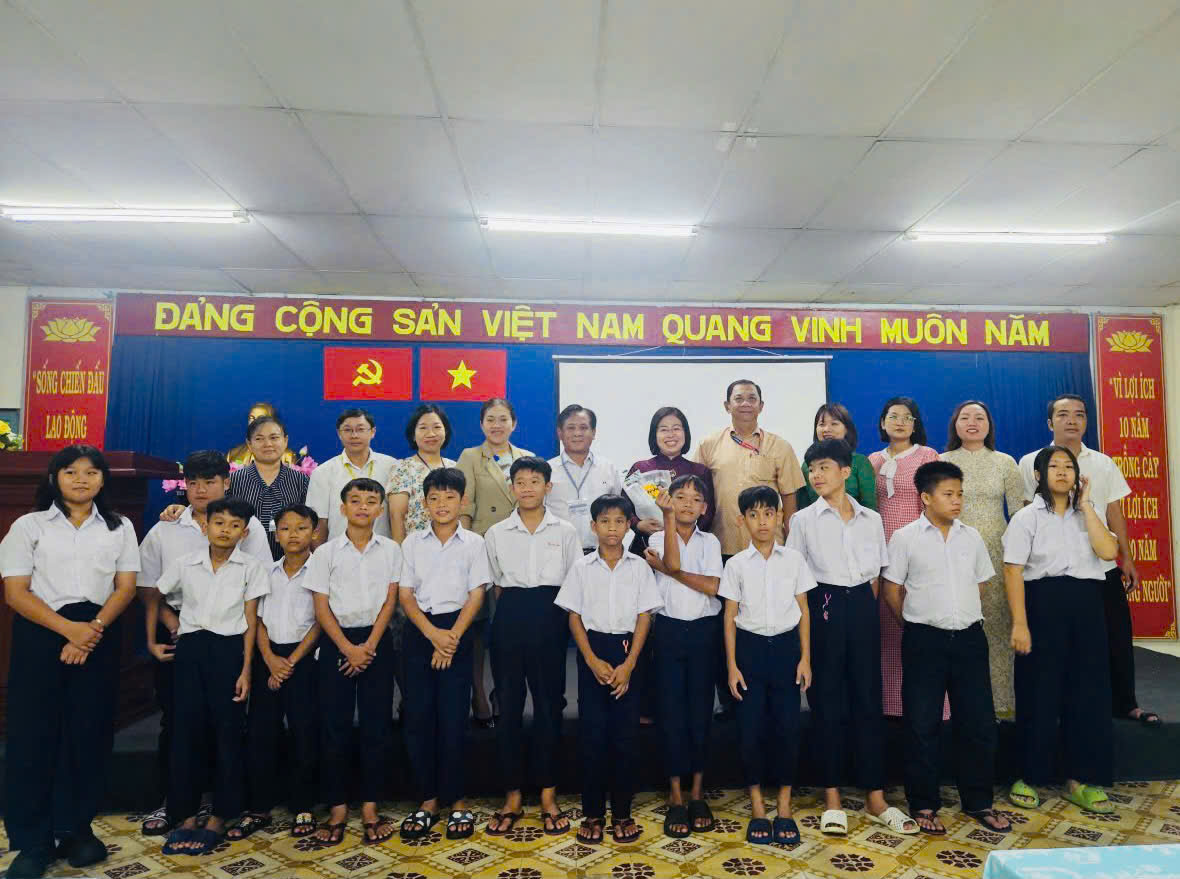 KHAI GIẢNG CÁC LỚP XÓA MÙ CHỮ NĂM HỌC 2025 – 2026