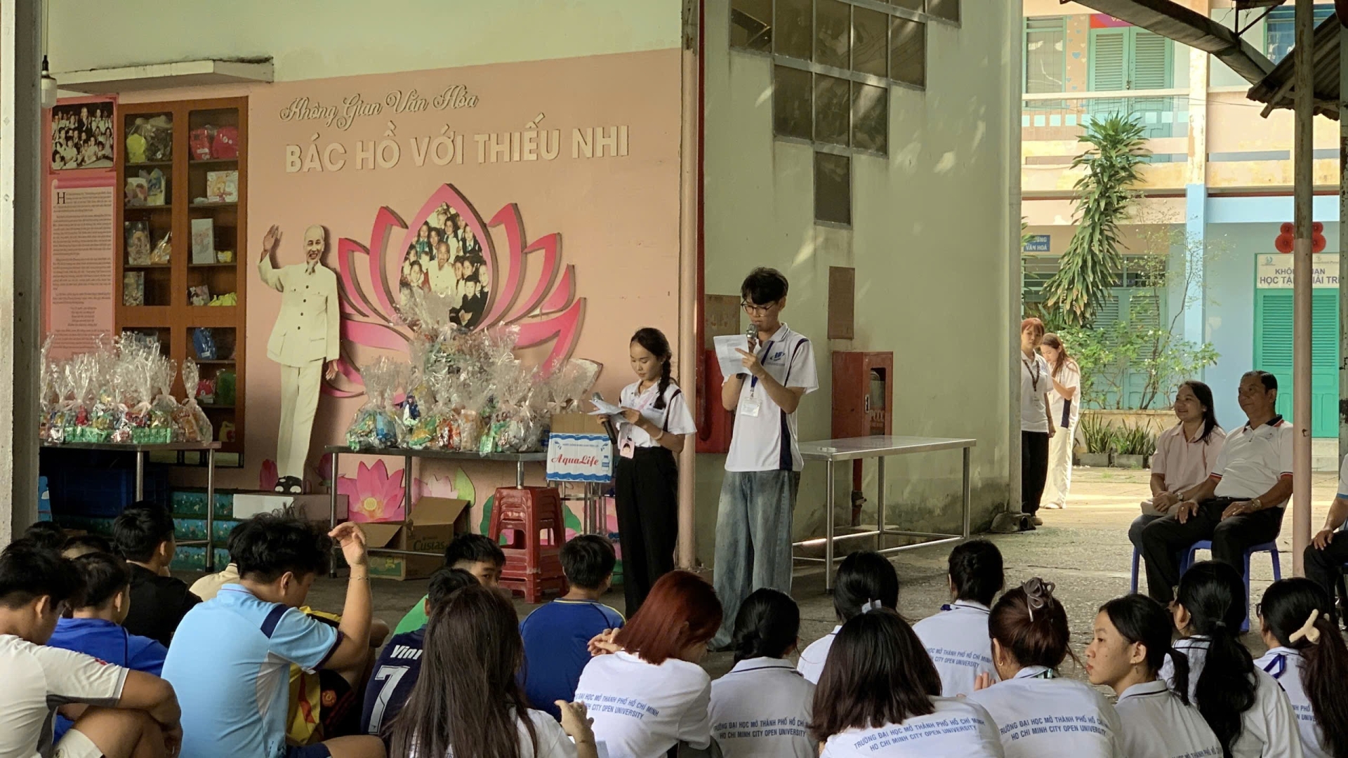 CHI ĐOÀN - CHI HỘI DH25SW01 Khoa Khoa học xã hội, Trường Đại học Mở thành phố Hồ Chí Minh đã tổ chức chương trình hoạt động phục vụ cộng đồng với chủ đề