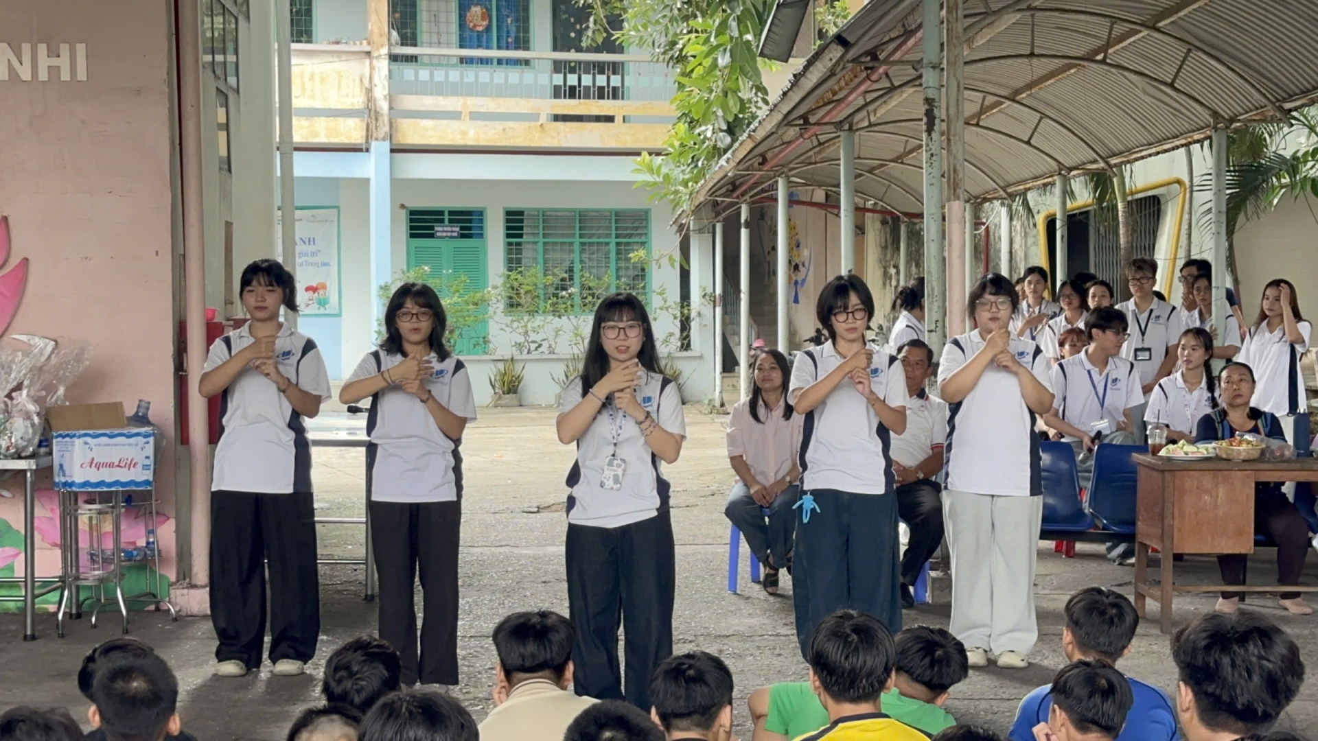 CHI ĐOÀN - CHI HỘI DH25SW01 Khoa Khoa học xã hội, Trường Đại học Mở thành phố Hồ Chí Minh đã tổ chức chương trình hoạt động phục vụ cộng đồng với chủ đề