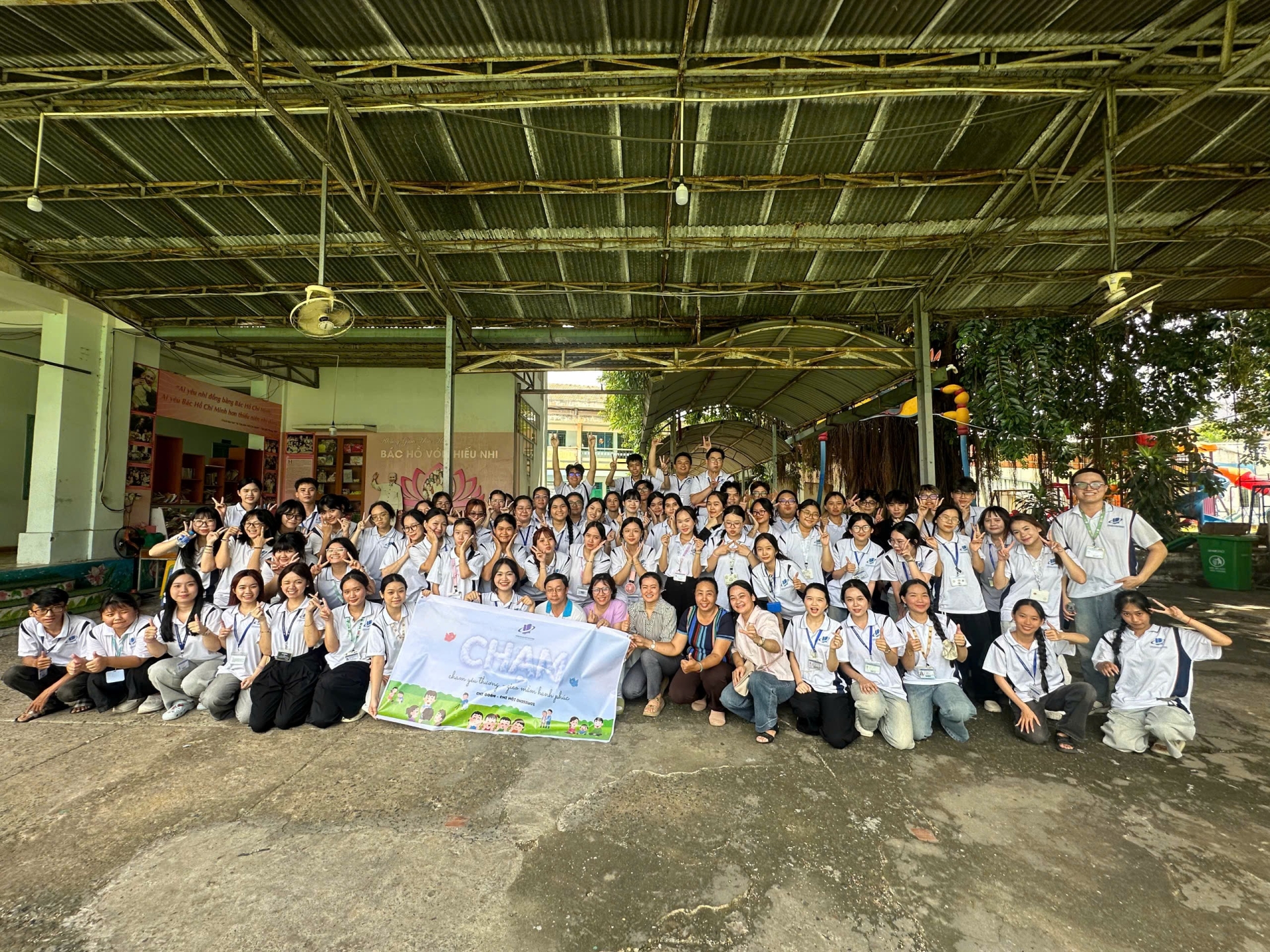 CHI ĐOÀN - CHI HỘI DH25SW01 Khoa Khoa học xã hội, Trường Đại học Mở thành phố Hồ Chí Minh đã tổ chức chương trình hoạt động phục vụ cộng đồng với chủ đề 