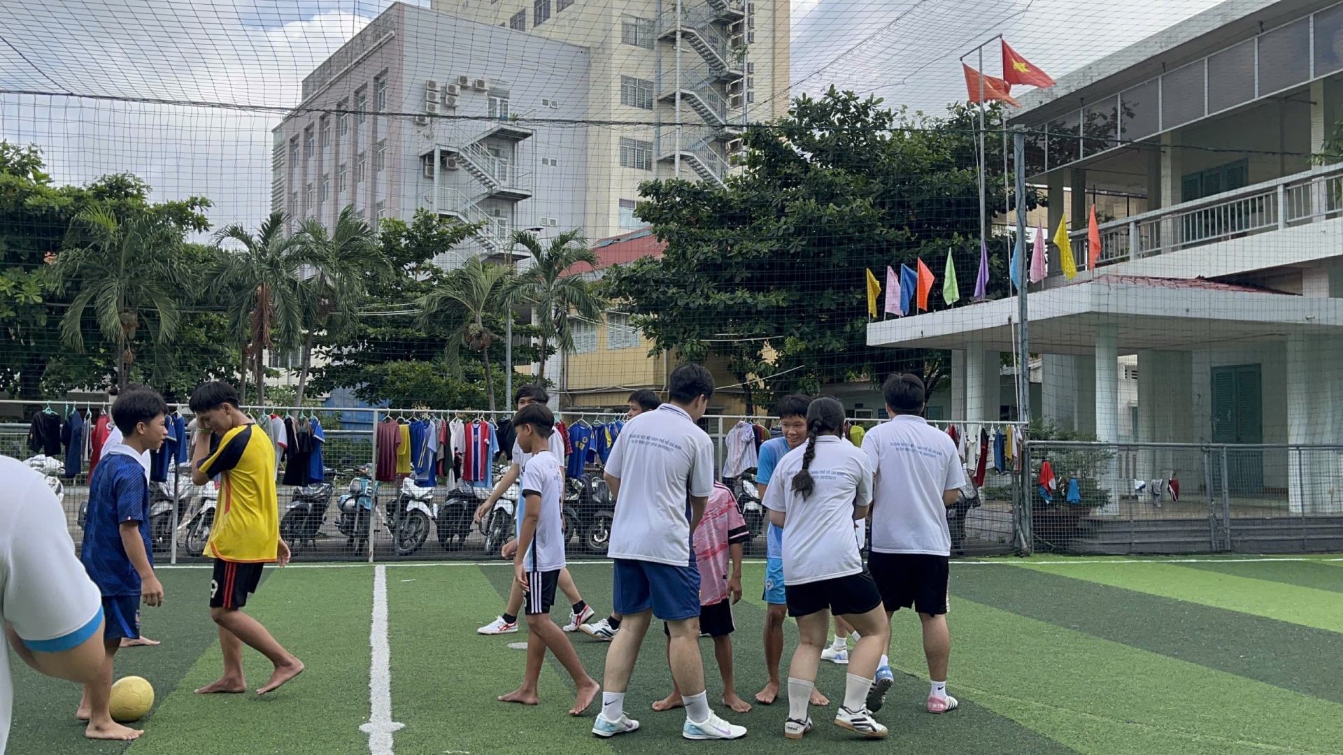 CHI ĐOÀN - CHI HỘI DH25SW01 Khoa Khoa học xã hội, Trường Đại học Mở thành phố Hồ Chí Minh đã tổ chức chương trình hoạt động phục vụ cộng đồng với chủ đề