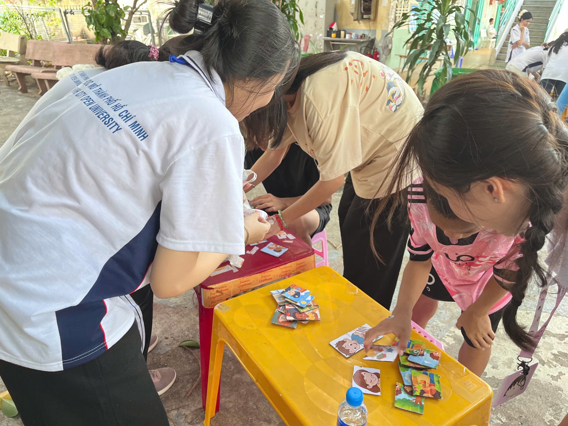 CHI ĐOÀN - CHI HỘI DH25SW01 Khoa Khoa học xã hội, Trường Đại học Mở thành phố Hồ Chí Minh đã tổ chức chương trình hoạt động phục vụ cộng đồng với chủ đề