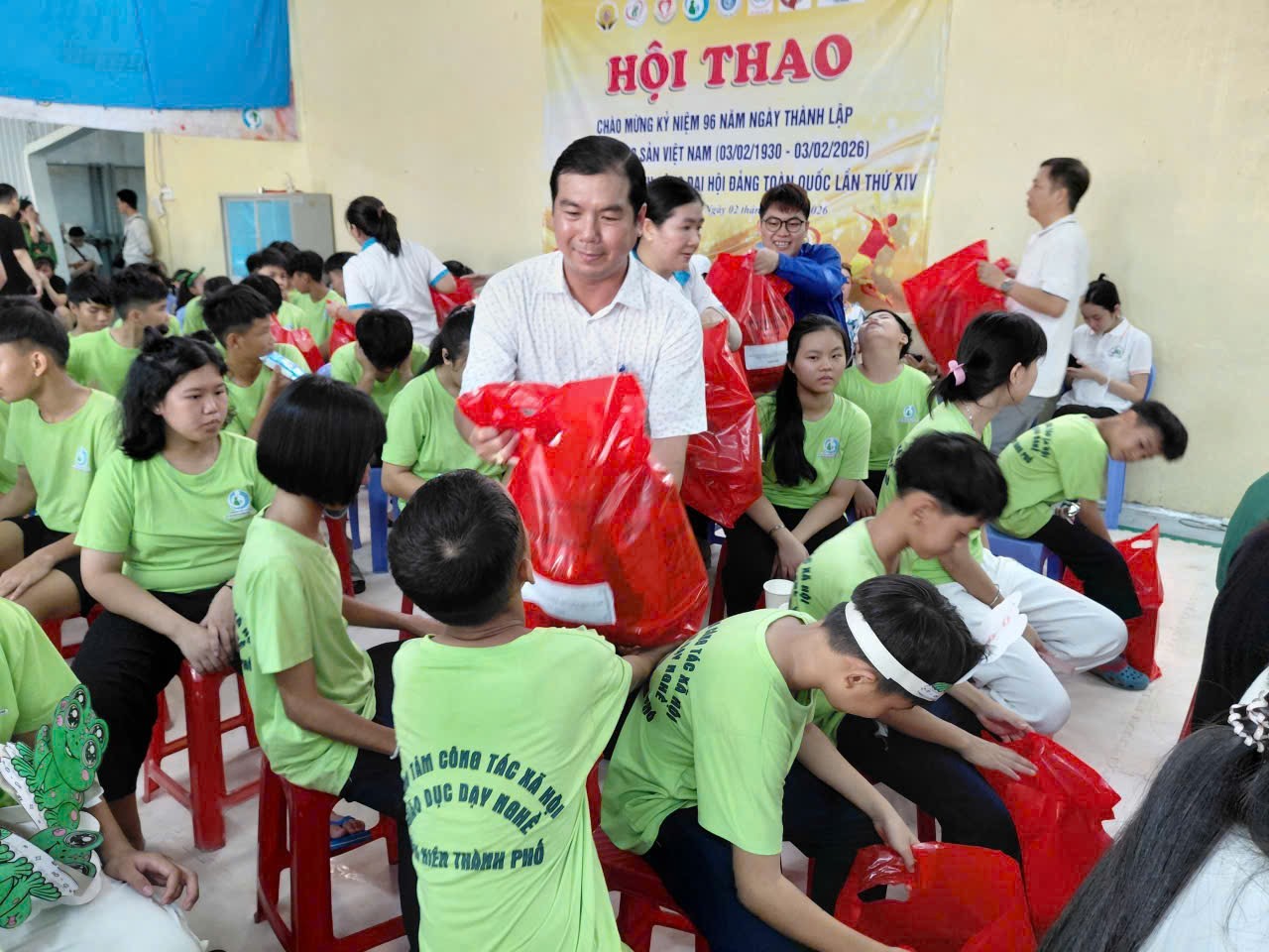 Trao yêu thương - để trẻ em đều được phát triển an toàn và toàn diện.