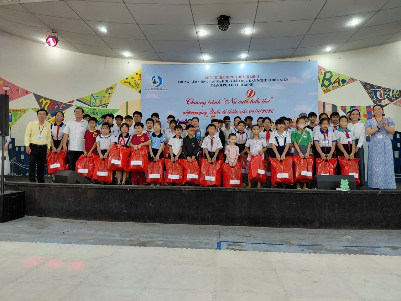 Trao yêu thương - để trẻ em đều được phát triển an toàn và toàn diện.