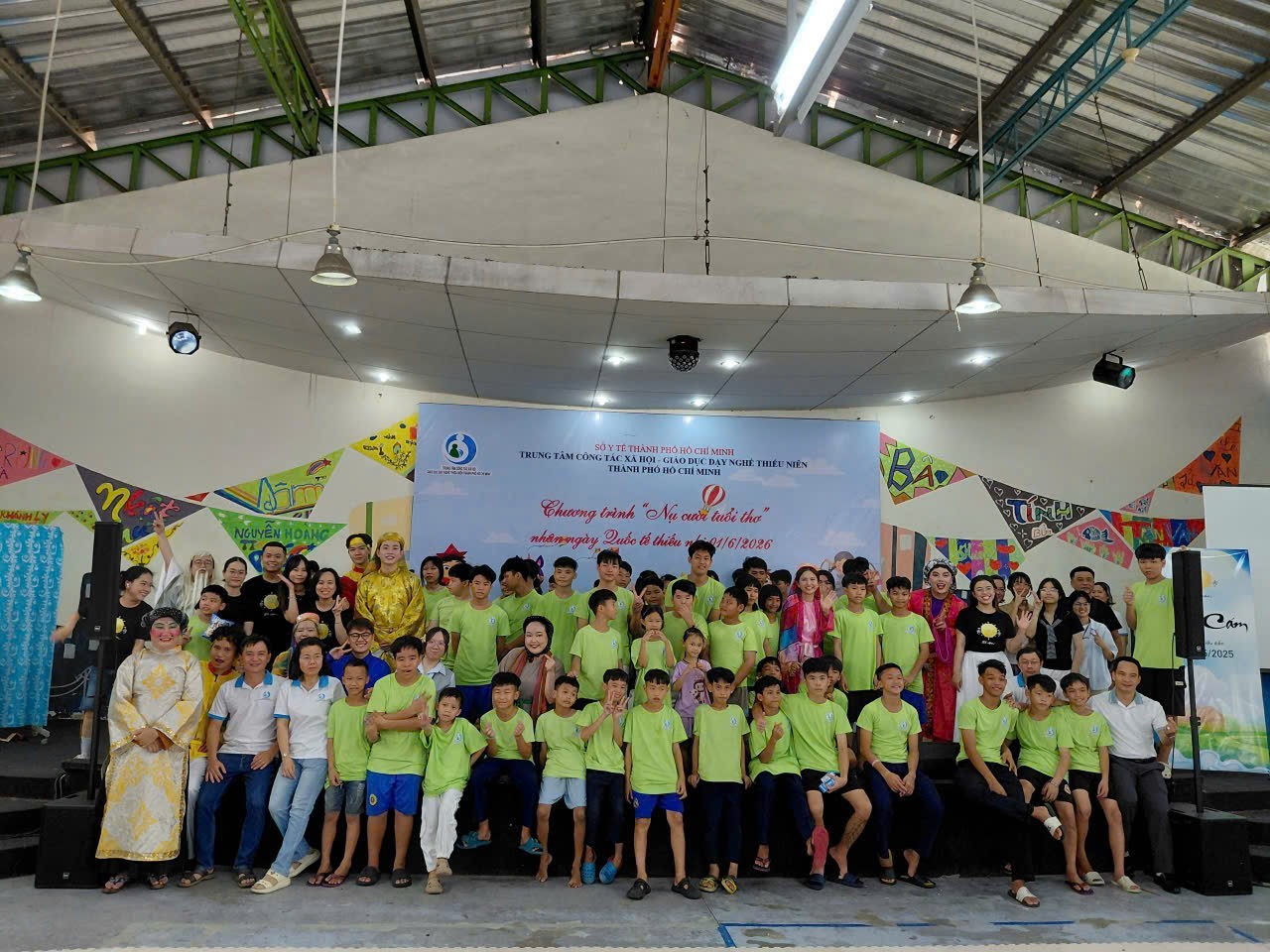 Trao yêu thương - để trẻ em đều được phát triển an toàn và toàn diện.